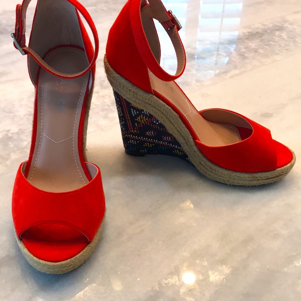 NWT Charles by Charles David Orange Pattern Wedge Heel Size 7